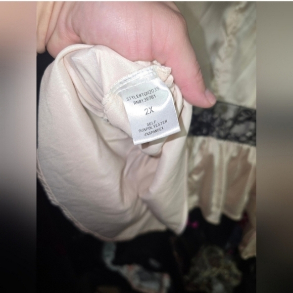 🍁🍂Fashion nova pink satin &lace blouse 2x - Picture 6 of 6